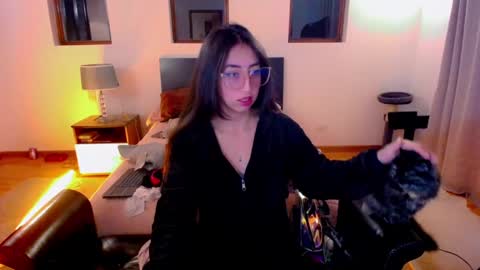 Snapshot of sofia_vanner chatting on 12/16/24, 01:10 SOFIA online show from 12/16/24, 01:10