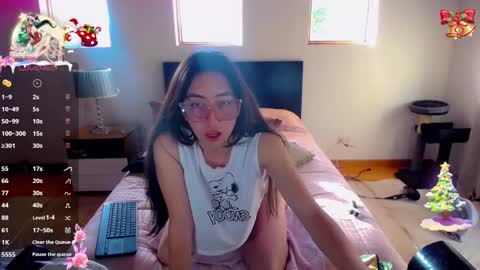 Snapshot of sofia_vanner chatting on 12/16/24, 09:09 SOFIA online show from 12/16/24, 09:09