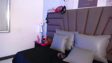 Snapshot of sofia_velez5 chatting on 05/21/26, 11:17 online show from 05/21/26, 11:17