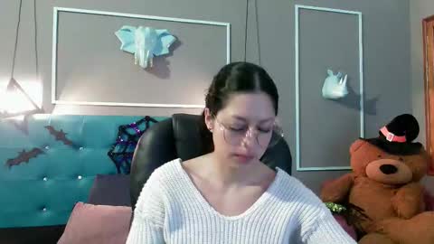 Sofa online show from 10/28/25, 11:03