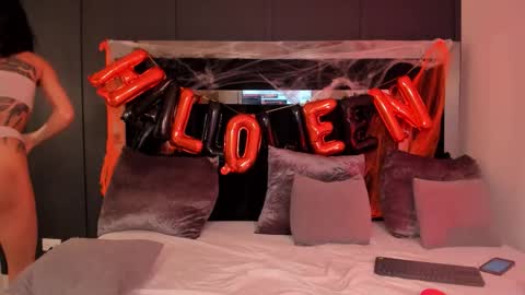 Sofia  online show from 10/29/25, 05:53