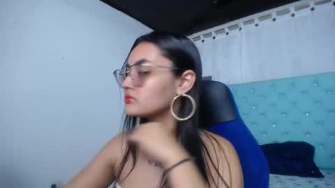 Snapshot of sofiaasexy19 chatting on 10/15/25, 12:38 Sofia online show from 10/15/25, 12:38