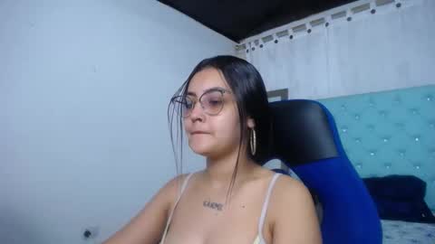 Snapshot of sofiaasexy19 chatting on 10/16/25, 01:23 Sofia online show from 10/16/25, 01:23