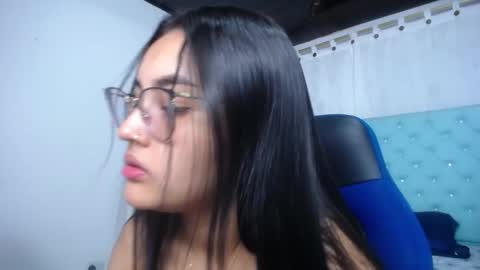 Snapshot of sofiaasexy19 chatting on 10/18/25, 12:28 Sofia online show from 10/18/25, 12:28