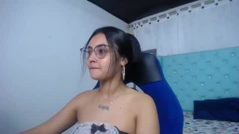 Snapshot of sofiaasexy19 chatting on 10/21/25, 12:39 Sofia online show from 10/21/25, 12:39