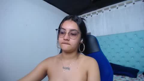 Snapshot of sofiaasexy19 chatting on 10/23/25, 12:37 Sofia online show from 10/23/25, 12:37