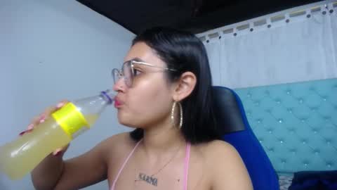 Snapshot of sofiaasexy19 chatting on 10/26/25, 12:33 Sofia online show from 10/26/25, 12:33