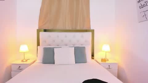 Snapshot of sofiabosch chatting on 10/15/25, 02:01 Sara online show from 10/15/25, 02:01