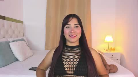 Snapshot of sofiabosch chatting on 11/23/25, 01:27 Sara online show from 11/23/25, 01:27