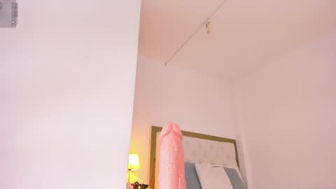 Snapshot of sofiabosch chatting on 04/19/26, 02:00 Sara online show from 04/19/26, 02:00