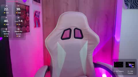 Snapshot of sofiacarti_ chatting on 10/24/25, 05:37 online show from 10/24/25, 05:37