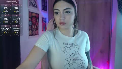 Snapshot of sofiacarti_ chatting on 03/24/26, 05:12 online show from 03/24/26, 05:12