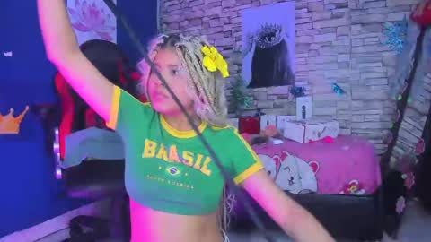 sofiacastillo01 online show from 01/05/25, 08:21