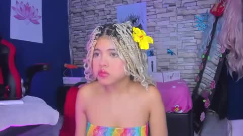 sofiacastillo01 online show from 01/07/25, 12:41