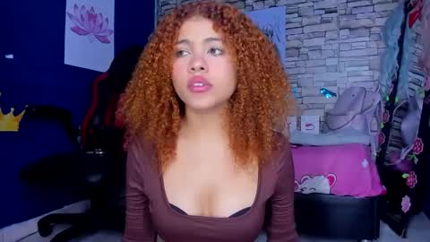 sofiacastillo01 online show from 01/18/25, 12:47