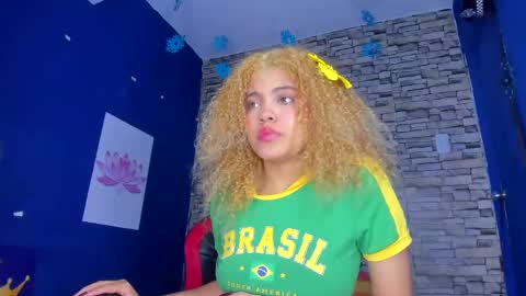 sofiacastillo01 online show from 02/14/25, 03:36