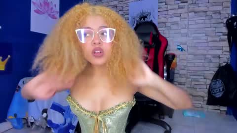 sofiacastillo01 online show from 02/15/25, 05:39