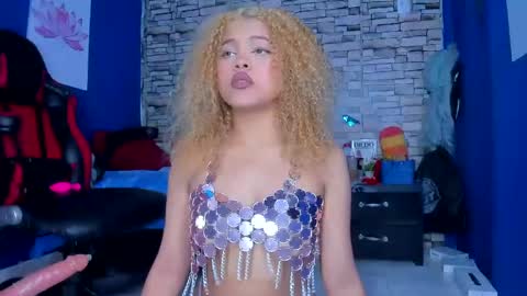 sofiacastillo01 online show from 02/23/25, 05:18