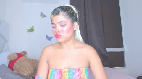 sofiacastillo01 online show from 04/18/26, 07:58