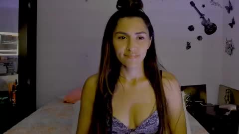 sofiacruz16 online show from 12/02/24, 09:06
