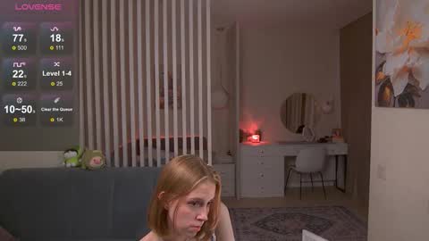 Snapshot of sofiapure18 chatting on 09/17/25, 06:53 Sofia Help me overcome shynes with 100 thumbs up online show from 09/17/25, 06:53