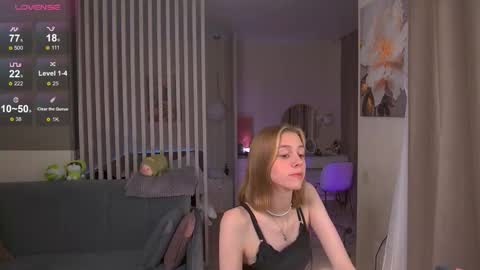 Snapshot of sofiapure18 chatting on 10/09/25, 06:17 Sofia Help me overcome shynes with 100 thumbs up online show from 10/09/25, 06:17