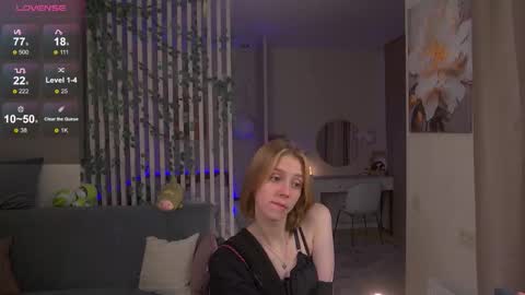 Snapshot of sofiapure18 chatting on 10/12/25, 06:51 Sofia Help me overcome shynes with 100 thumbs up online show from 10/12/25, 06:51