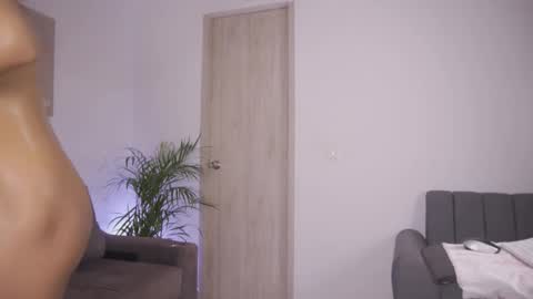 Snapshot of sofiarios04 chatting on 11/24/25, 11:21 Sofia online show from 11/24/25, 11:21