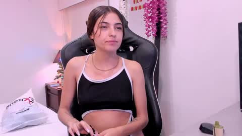 Sofia  Help me reach 5K followers  online show from 12/28/24, 08:25