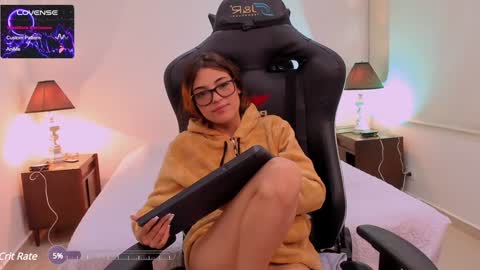 Sofia  Help me reach 5K followers  online show from 01/31/25, 12:50