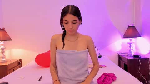 Sofia  Help me reach 5K followers  online show from 02/14/25, 08:26