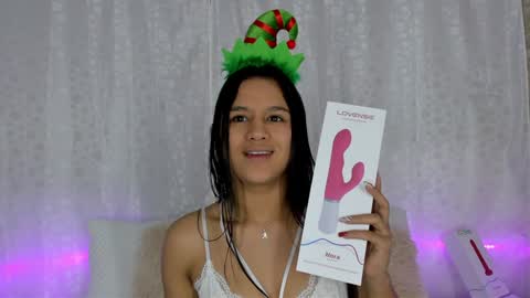 Snapshot of sofiaxmiller chatting on 12/13/24, 12:20 Danna Sofia online show from 12/13/24, 12:20