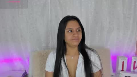 Snapshot of sofiaxmiller chatting on 01/14/25, 08:04 Danna Sofia online show from 01/14/25, 08:04