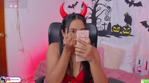 Snapshot of sofiaxmiller chatting on 10/17/25, 12:01 Danna Sofia online show from 10/17/25, 12:01