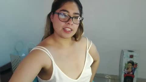 Snapshot of sofiazaf447769 chatting on 12/15/25, 01:37 SOFIA online show from 12/15/25, 01:37