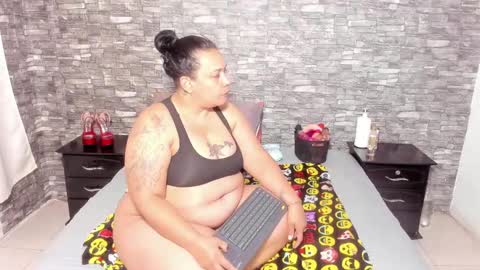 Vicky  online show from 12/30/24, 09:37