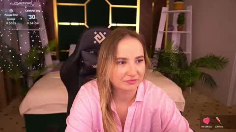 Snapshot of sofiebloom chatting on 11/10/25, 11:48 Sofie online show from 11/10/25, 11:48