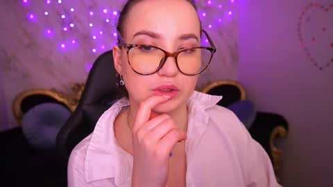 Snapshot of sofiebloom chatting on 03/05/26, 01:56 Sofie online show from 03/05/26, 01:56