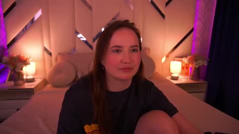 Snapshot of sofiebloom chatting on 05/19/26, 11:11 Sofie online show from 05/19/26, 11:11