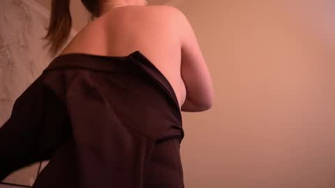 Snapshot of sofiebloom chatting on 06/05/26, 10:48 Sofie online show from 06/05/26, 10:48
