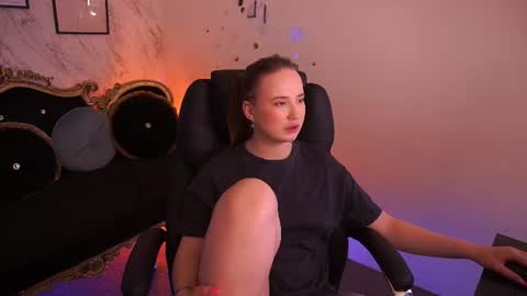 Snapshot of sofiebloom chatting on 06/14/26, 03:19 Sofie online show from 06/14/26, 03:19