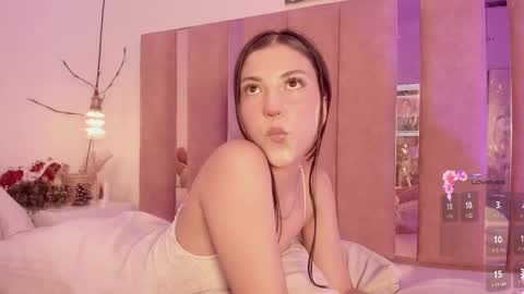 Snapshot of sofiesoft chatting on 03/11/25, 01:12 Sofie online show from 03/11/25, 01:12