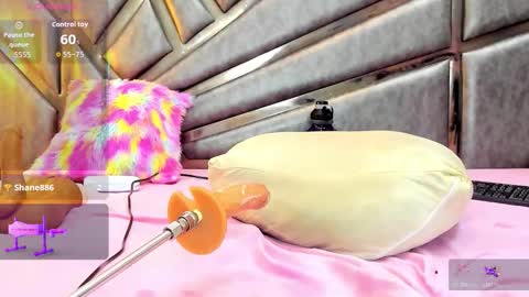 Snapshot of sofii_hill chatting on 11/12/25, 01:00 KELLY-HILL online show from 11/12/25, 01:00