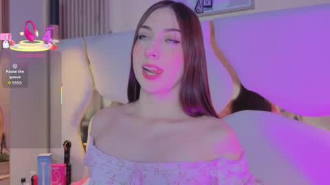 Snapshot of sofii_jones chatting on 11/22/25, 06:51 sofii_jones online show from 11/22/25, 06:51