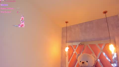 Snapshot of sofii_miller_ chatting on 02/25/25, 10:18 online show from 02/25/25, 10:18