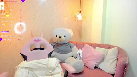 Snapshot of sofii_miller_ chatting on 03/06/25, 10:04 online show from 03/06/25, 10:04