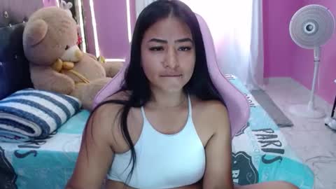 Snapshot of sofiiadreams chatting on 12/19/25, 06:37 sofia Dreams online show from 12/19/25, 06:37