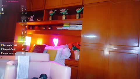 Snapshot of sofiiboniita_ chatting on 02/20/25, 03:23 Sofa bonita online show from 02/20/25, 03:23