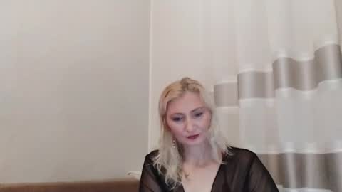 Snapshot of sofishine11 chatting on 12/14/25, 06:45 Sofi online show from 12/14/25, 06:45