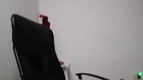 Snapshot of soft_fetish chatting on 12/31/24, 05:33 Camila M online show from 12/31/24, 05:33